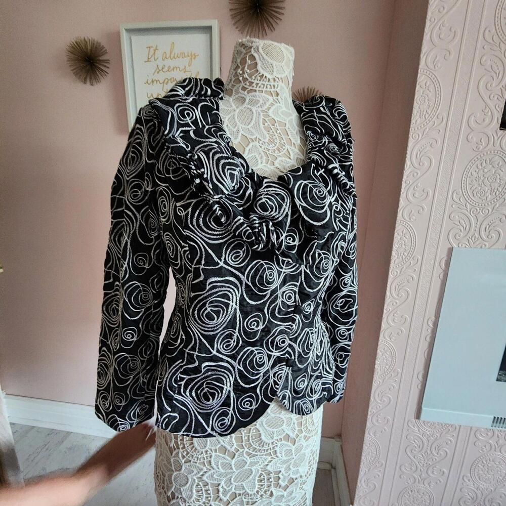 EUC Samuel Dong black white unique lightweight jacket blazer S
